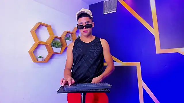 Play boys Hot2 online show from 10-14-25, 01:01