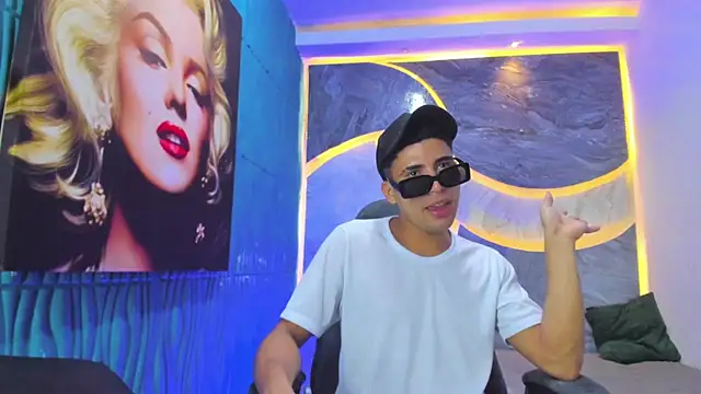 Play boys Hot2 online show from 10-27-25, 01:15