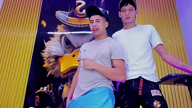 Play boys Hot2 online show from 11-07-25, 12:05