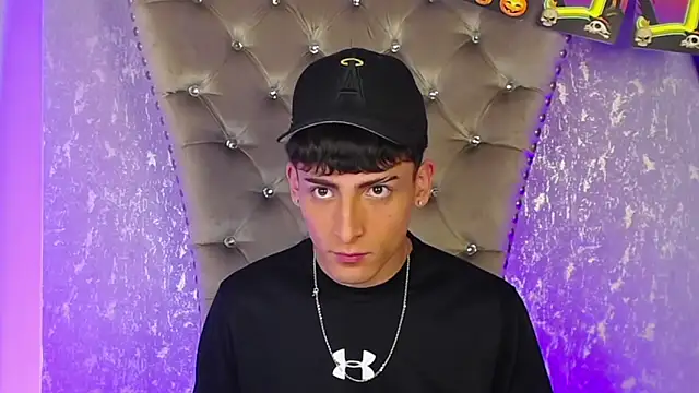 Snapshot of MateoMitchell chatting on 10-19-25, 10:10 MateoMitchell online show from 10-19-25, 10:10