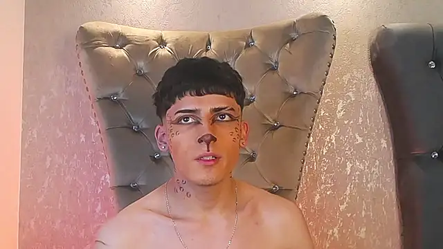 Snapshot of MateoMitchell chatting on 10-24-25, 05:26 MateoMitchell online show from 10-24-25, 05:26