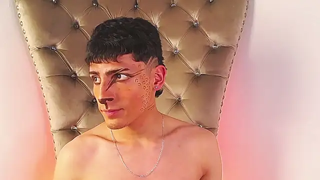 Snapshot of MateoMitchell chatting on 10-27-25, 05:11 MateoMitchell online show from 10-27-25, 05:11