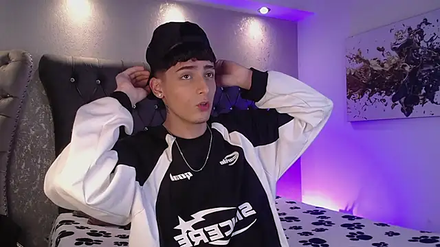 Snapshot of MateoMitchell chatting on 11-07-25, 04:56 MateoMitchell online show from 11-07-25, 04:56