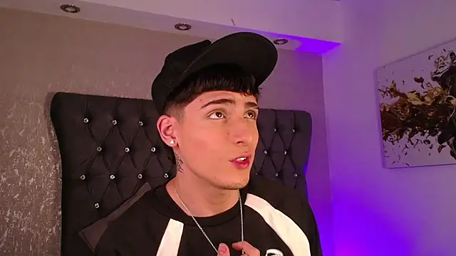 Snapshot of MateoMitchell chatting on 11-08-25, 05:29 MateoMitchell online show from 11-08-25, 05:29