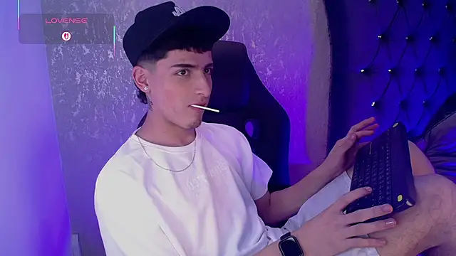 Snapshot of MateoMitchell chatting on 11-13-25, 05:17 MateoMitchell online show from 11-13-25, 05:17