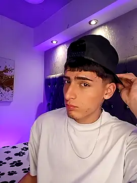 Snapshot of MateoMitchell chatting on 11-14-25, 04:44 MateoMitchell online show from 11-14-25, 04:44