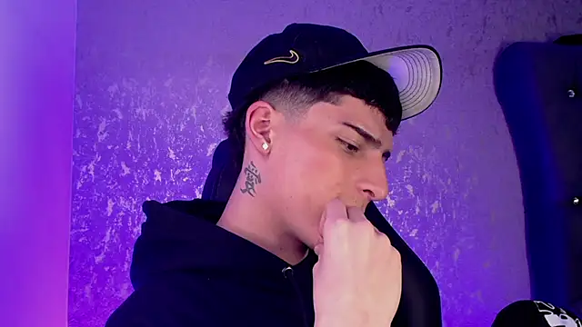 Snapshot of MateoMitchell chatting on 11-21-25, 09:57 MateoMitchell online show from 11-21-25, 09:57