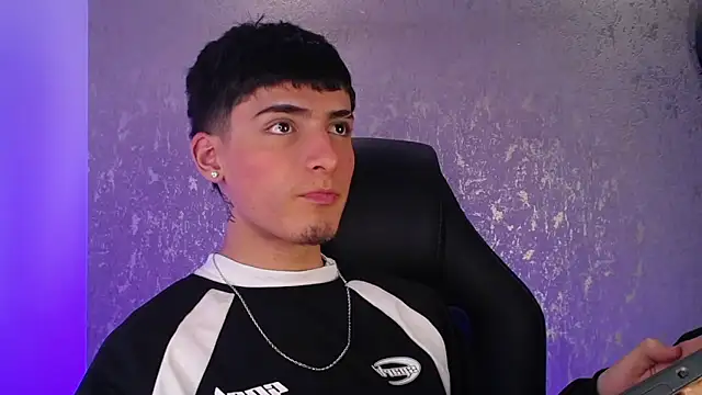 Snapshot of MateoMitchell chatting on 11-24-25, 05:29 MateoMitchell online show from 11-24-25, 05:29