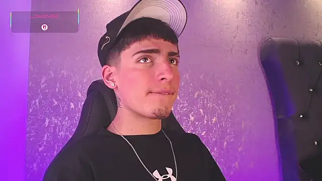 Snapshot of MateoMitchell chatting on 11-25-25, 05:29 MateoMitchell online show from 11-25-25, 05:29