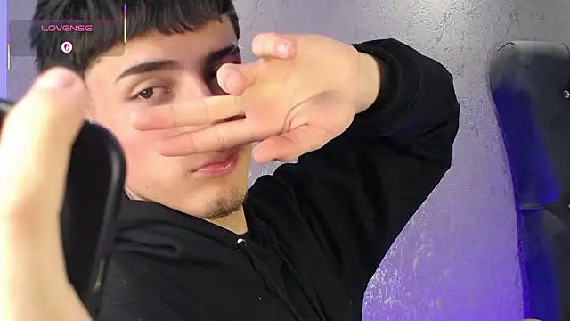 Snapshot of MateoMitchell chatting on 12-01-25, 03:44 MateoMitchell online show from 12-01-25, 03:44