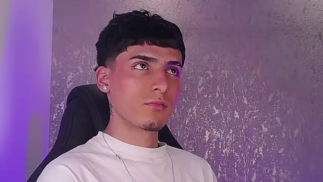 Snapshot of MateoMitchell chatting on 12-03-25, 05:04 MateoMitchell online show from 12-03-25, 05:04