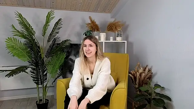 RoxaneDuperre online show from 10-04-25, 07:17