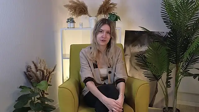 RoxaneDuperre online show from 10-11-25, 09:19