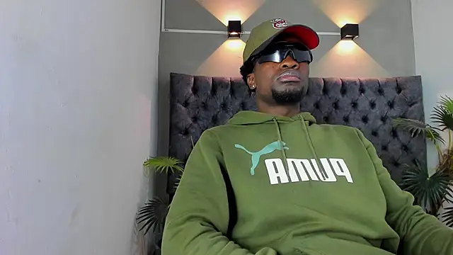 COMPTON 01 online show from 11-18-25, 03:45