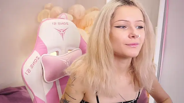 Celeste eyes0n online show from 10-18-25, 09:04