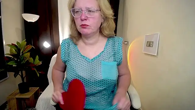 VestaWoody online show from 10-08-25, 06:11