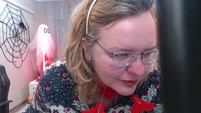 VestaWoody online show from 10-16-25, 06:14