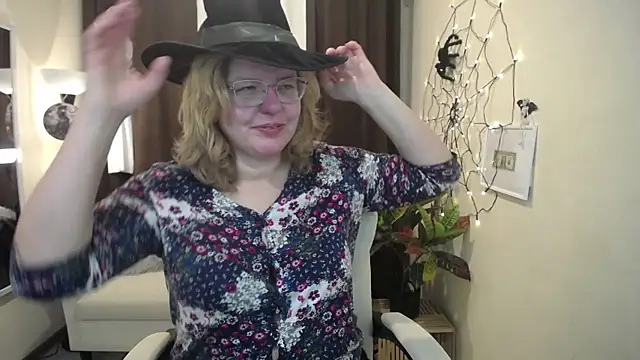 VestaWoody online show from 10-29-25, 06:59