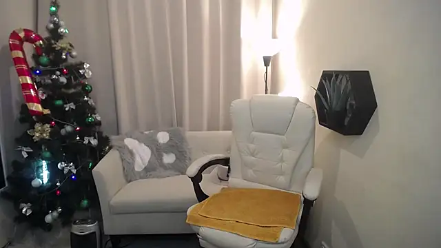 VestaWoody online show from 12-22-25, 07:38