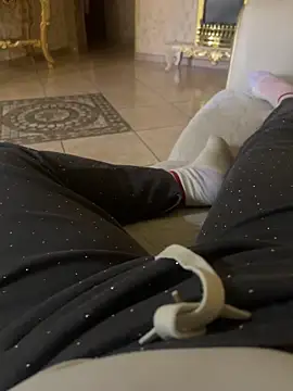 Snapshot of Bionda19 chatting on 11-10-25, 08:13 Bionda19 online show from 11-10-25, 08:13