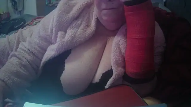 Playful MILF Demi online show from 10-18-25, 12:57