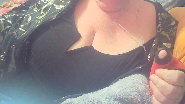 Playful MILF Demi online show from 10-22-25, 09:36