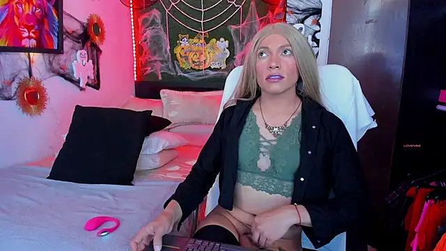 Snapshot of jess69jones chatting on 10-23-25, 05:01 jess69jones online show from 10-23-25, 05:01