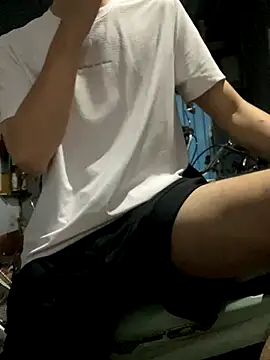 Snapshot of Wuza-H chatting on 10-17-25, 06:54 Wuza-H online show from 10-17-25, 06:54