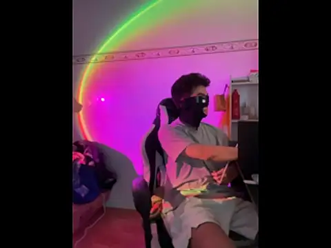 Snapshot of Wuza-H chatting on 10-26-25, 03:51 Wuza-H online show from 10-26-25, 03:51