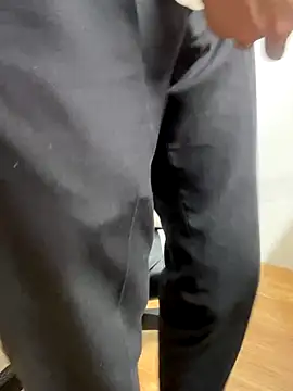 Snapshot of Wuza-H chatting on 11-10-25, 04:39 Wuza-H online show from 11-10-25, 04:39