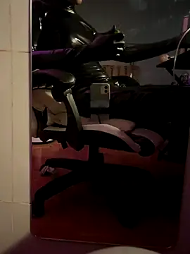 Snapshot of Wuza-H chatting on 11-27-25, 04:36 Wuza-H online show from 11-27-25, 04:36