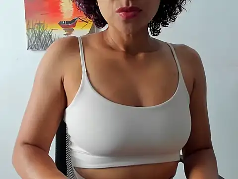 Snapshot of Seductress_Malia chatting on 10-27-25, 01:04 Seductress Malia online show from 10-27-25, 01:04