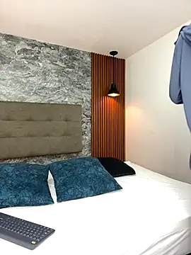 Sam Clark online show from 10-21-25, 04:02