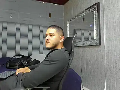 Snapshot of jasonshaw25 chatting on 10-10-25, 11:37 jasonshaw25 online show from 10-10-25, 11:37