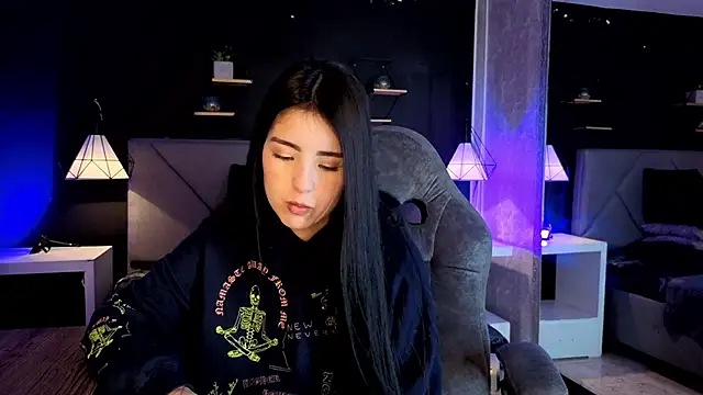 Snapshot of giapearl25 chatting on 11-06-25, 01:45 giapearl25 online show from 11-06-25, 01:45