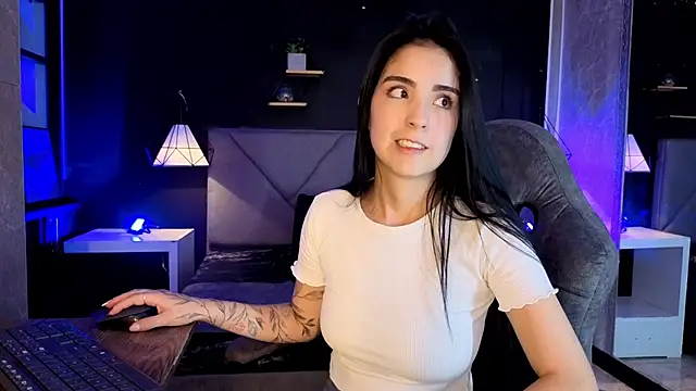 Snapshot of giapearl25 chatting on 11-12-25, 01:39 giapearl25 online show from 11-12-25, 01:39