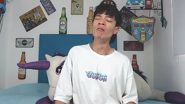 Snapshot of alex_russo__ chatting on 03-19-26, 06:45 alex russo online show from 03-19-26, 06:45