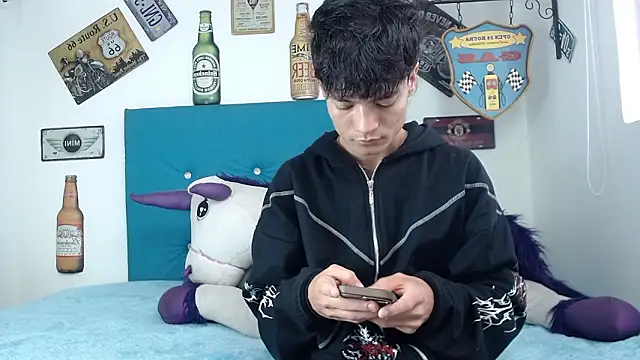 Snapshot of alex_russo__ chatting on 03-20-26, 08:46 alex russo online show from 03-20-26, 08:46