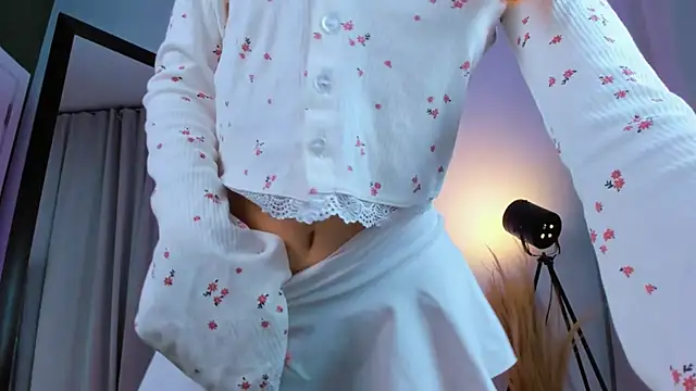 Snapshot of Oki_Mie chatting on 11-13-25, 03:00 Oki Mie online show from 11-13-25, 03:00