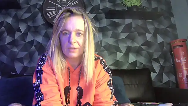 Delichieuse5 online show from 11-29-25, 09:07