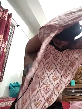 Snapshot of Queen-Any chatting on 10-20-25, 06:19 Queen-Any online show from 10-20-25, 06:19