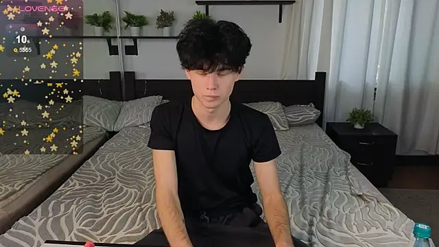 Snapshot of Cute_Mike chatting on 10-20-25, 02:45 Cute Mike online show from 10-20-25, 02:45