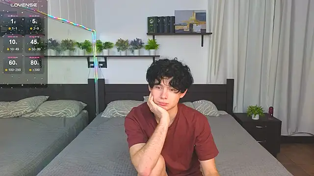 Snapshot of Cute_Mike chatting on 11-26-25, 07:04 Cute Mike online show from 11-26-25, 07:04