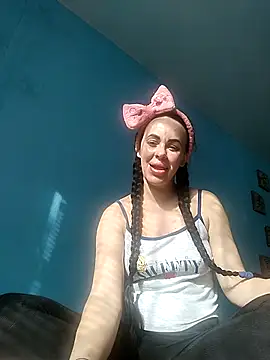 Stefaniyaxq online show from 10-31-25, 09:43