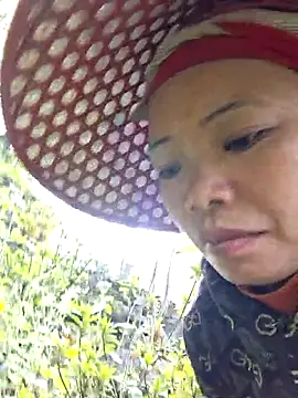 miomio-12 online show from 10-17-25, 09:23