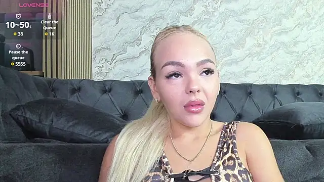 Snapshot of Daisy_Abby03 chatting on 10-11-25, 05:28 Daisy Abby03 online show from 10-11-25, 05:28