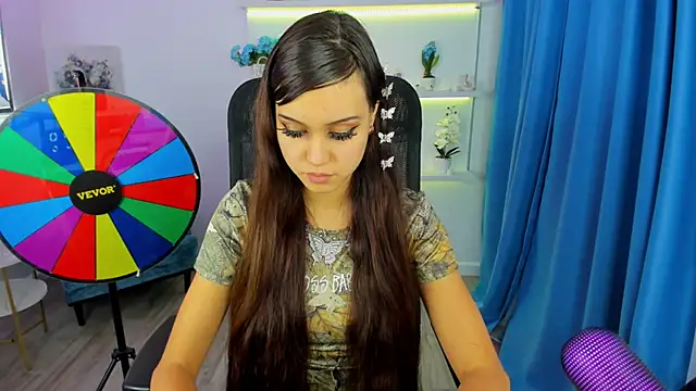 TiffanyYounge online show from 11-12-25, 12:38