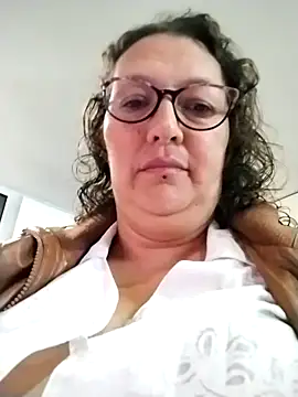 Snapshot of -saraqueen- chatting on 10-22-25, 04:07 -saraqueen- online show from 10-22-25, 04:07