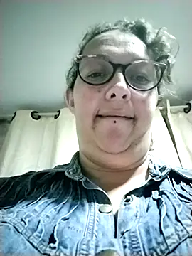 -saraqueen- online show from 11-14-25, 02:10