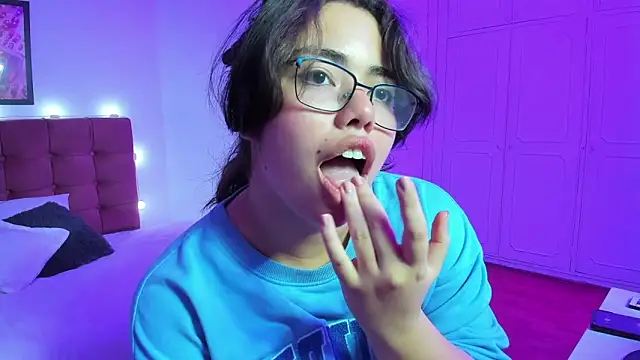 annie rose11 online show from 10-12-25, 04:11